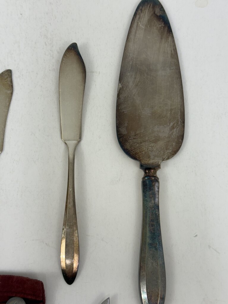 Antique Oneida Community Flatware 31 pcs. /rw
