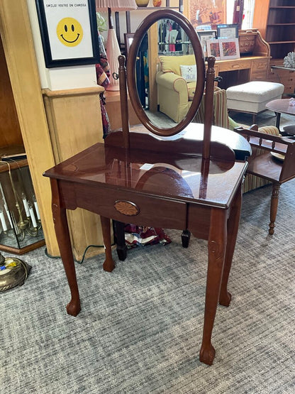 Vanity W/Mirror