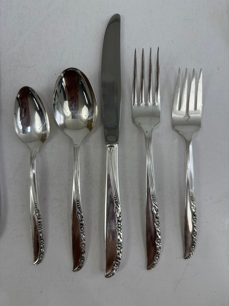 Oneida WM Rogers SilverPlate Flatware Brittany Rose 47 PCs./ro