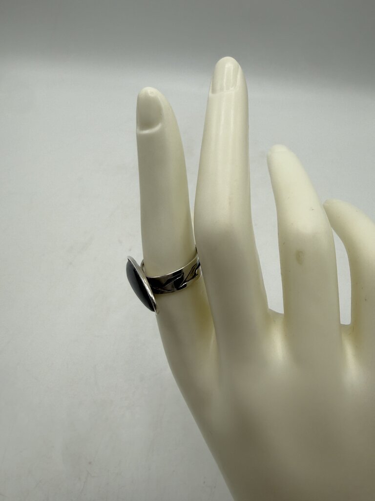 Rare Horizontal Sterling Silver Setting Black Stone Ring size 7 /ro