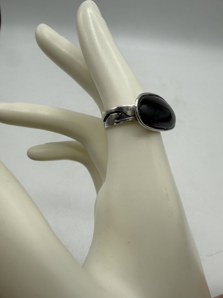 Rare Horizontal Sterling Silver Setting Black Stone Ring size 7 /ro