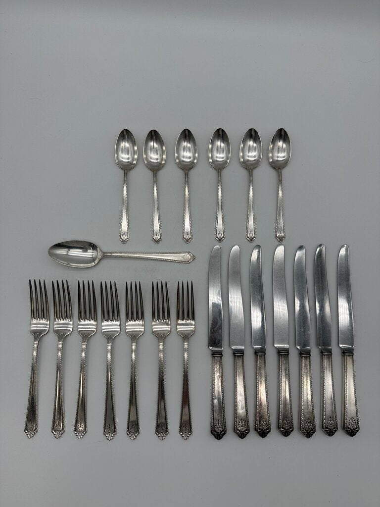 VTG Holmes & Edwards Flatware Super Plate Inlaid 21 PCs. /ro