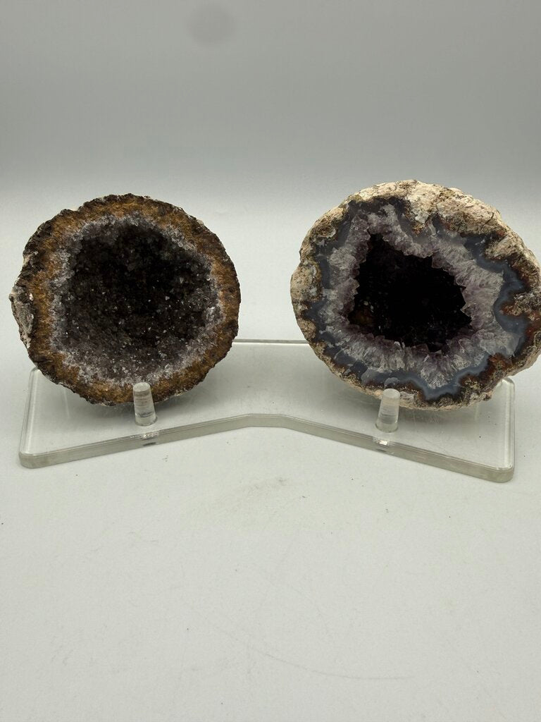 Set of 2 Geode’s Amethyst Crystal Centers in Stand /ro