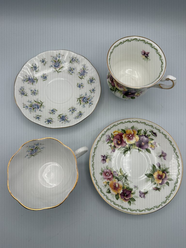 Set of 2 VTG Queen’s Bone China England Tea Cup & Saucer /roh