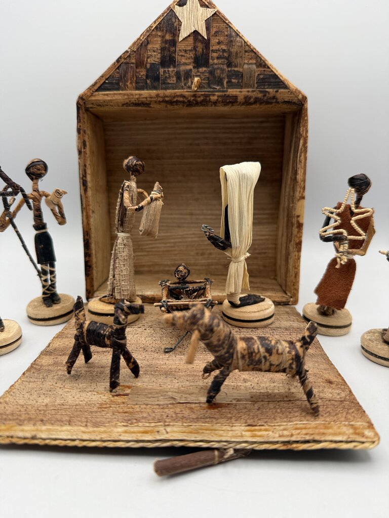 African Banana Fiber Art Nativity Set w/Stable 12 pieces /ro