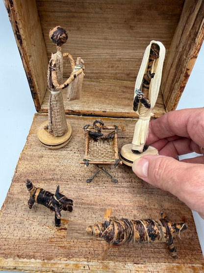 African Banana Fiber Art Nativity Set w/Stable 12 pieces /ro