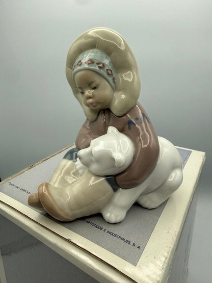 Lladro Porcelain Figurine Eskimo Playing w/Polar Bear #01195 /ro