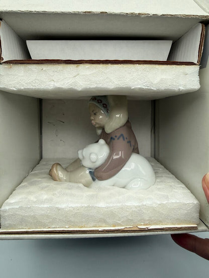 Lladro Porcelain Figurine Eskimo Playing w/Polar Bear #01195 /ro