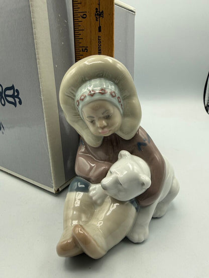 Lladro Porcelain Figurine Eskimo Playing w/Polar Bear #01195 /ro