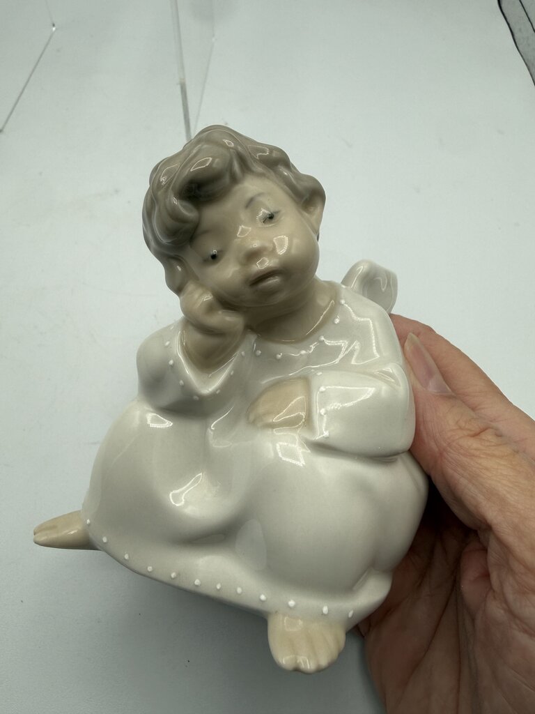 Vintage Lladro Porcelain Figurine “Thinking Angel” #4539 /ro