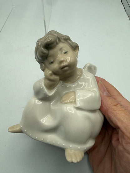 Vintage Lladro Porcelain Figurine “Thinking Angel” #4539 /ro