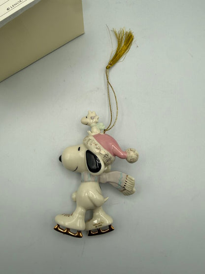 Lenox Classics 2002 Snoopy’s Skating Friend Ornament /ro