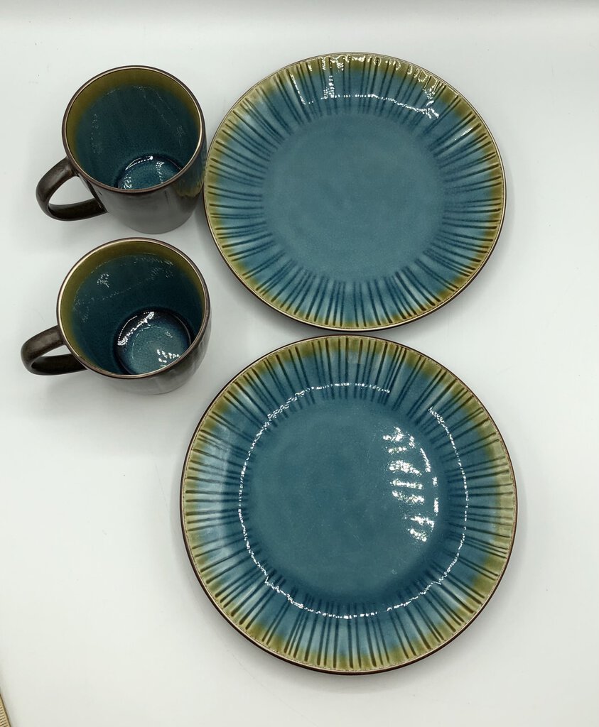 Gibson Cressa Turquoise 8 1/2” Plate w/ Mug Set of 2 /b