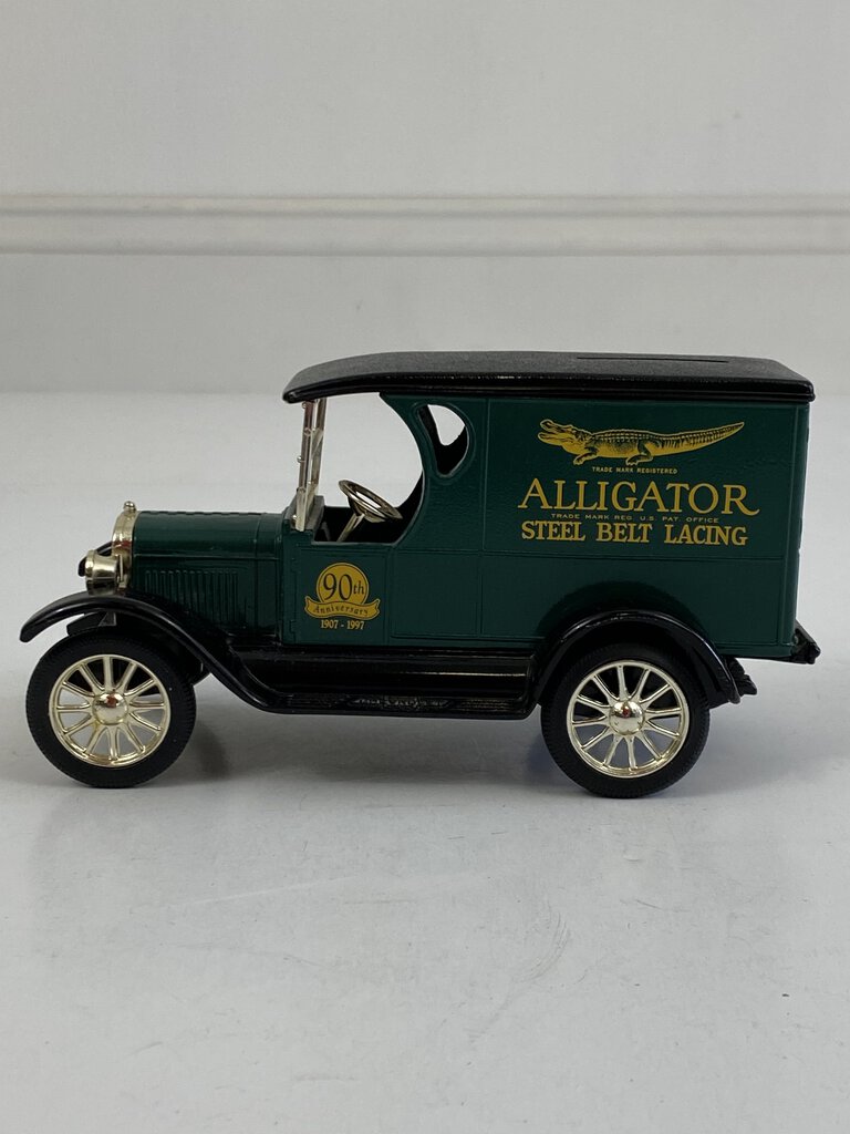 ERTL Replica Chevrolet 1923 Delivery Van Bank “Alligator Steel Belt Lacing 1997” /r