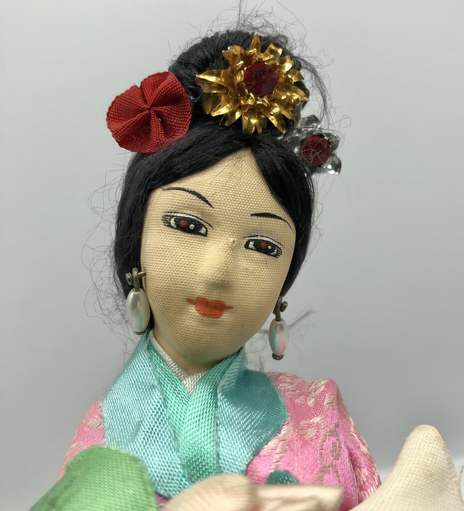 Japanese Geisha w/ Lotus Doll Figurine/b