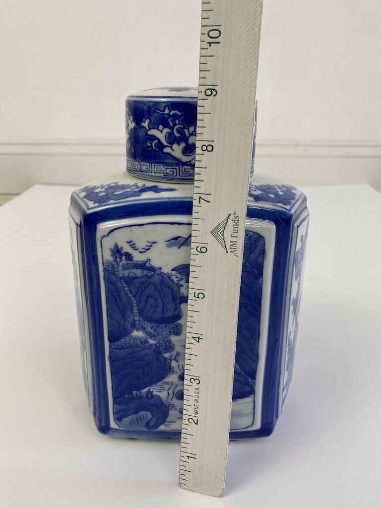 Blue/White Ginger Jar/Urn Flat Sided 9” w/lid /rb