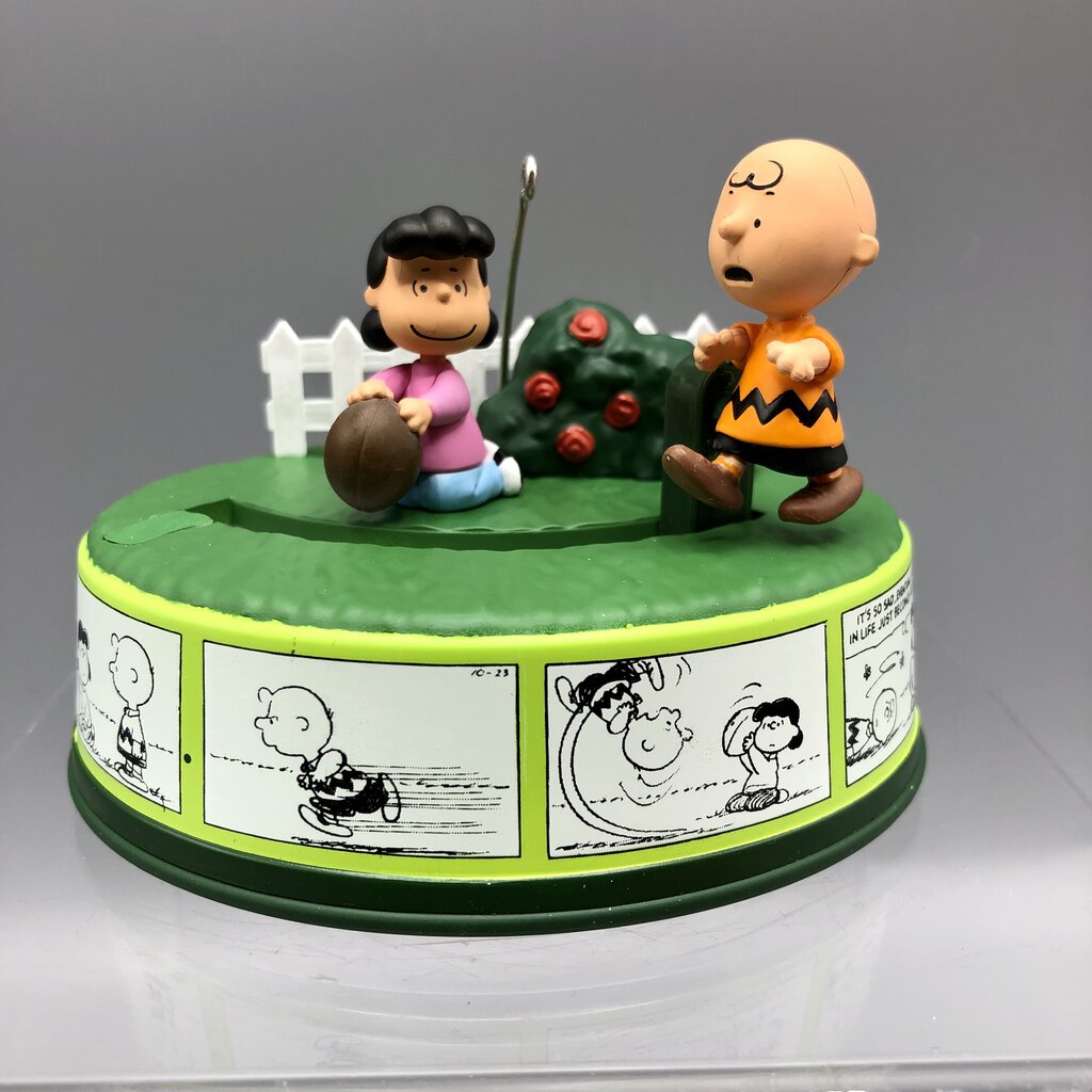 2013 Hallmark Keepsake OPTIMIST CHARLIE BROWN Magic Sound & Motion Ornament /b