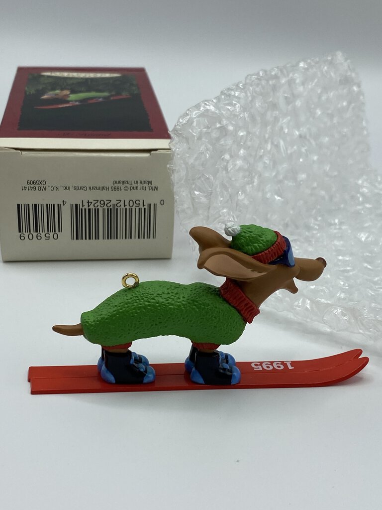 Halllmark Keepsake Ornament Ski Hound 1995 in box /rb