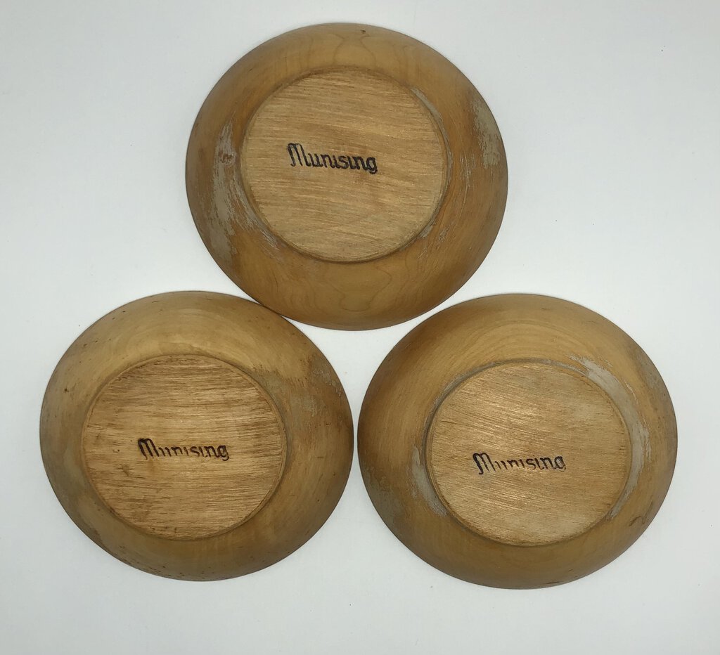 Vintage Set of 3 Munising Wood Bowls /b