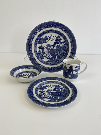 Johnson Brothers Blue Willow 4 Piece Place setting England /rb