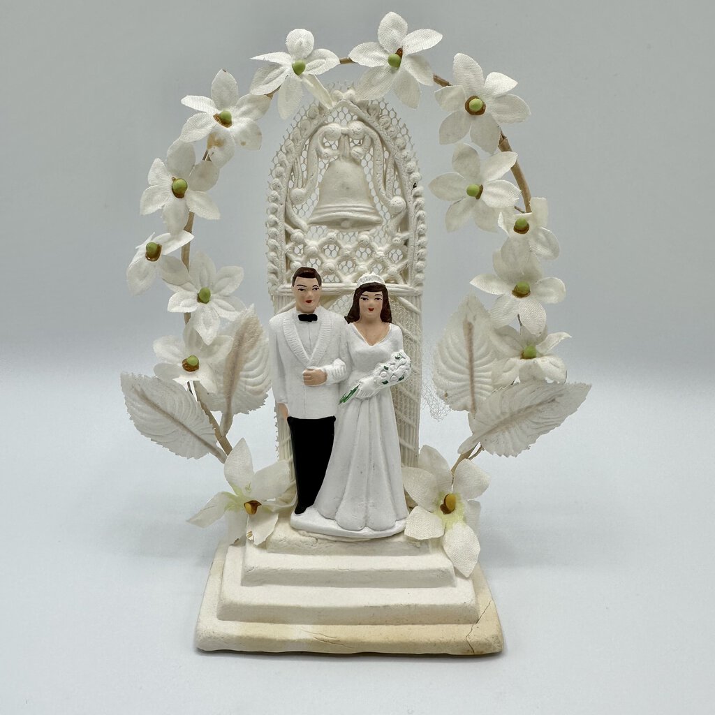 1955 Chalkware Wedding Cake Topper Bride And Groom Fabric Flower Arch Bell /cb