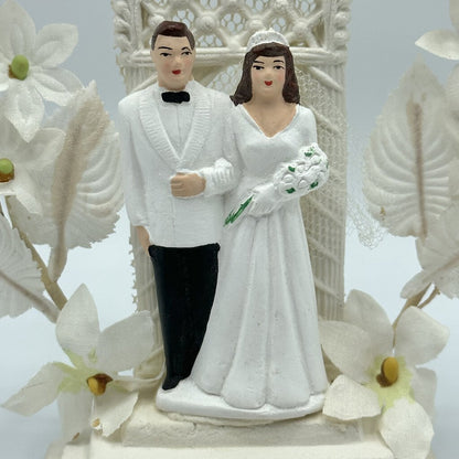 1955 Chalkware Wedding Cake Topper Bride And Groom Fabric Flower Arch Bell /cb