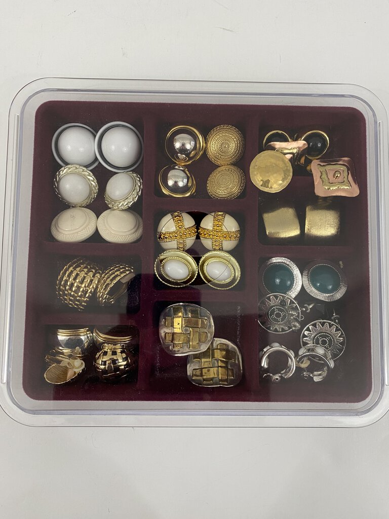 Estate Lot of Quality Costume Jewelry 18 pairs of Clip-On Earrings /ro