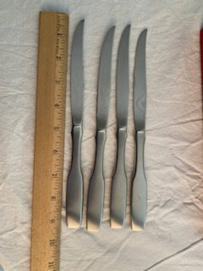 Vintage 2 sets of 4 (8 TOTAL) Dinner Knives Oneida and Faux Antler Handle /rw