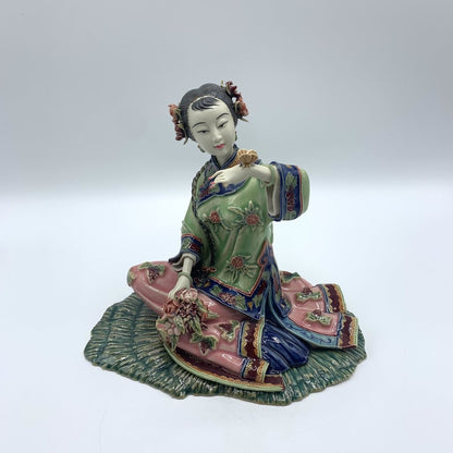 Vintage Shiwan Wucai Porcelain Qing Dynasty Lady with Butterfly Figurine /hgo