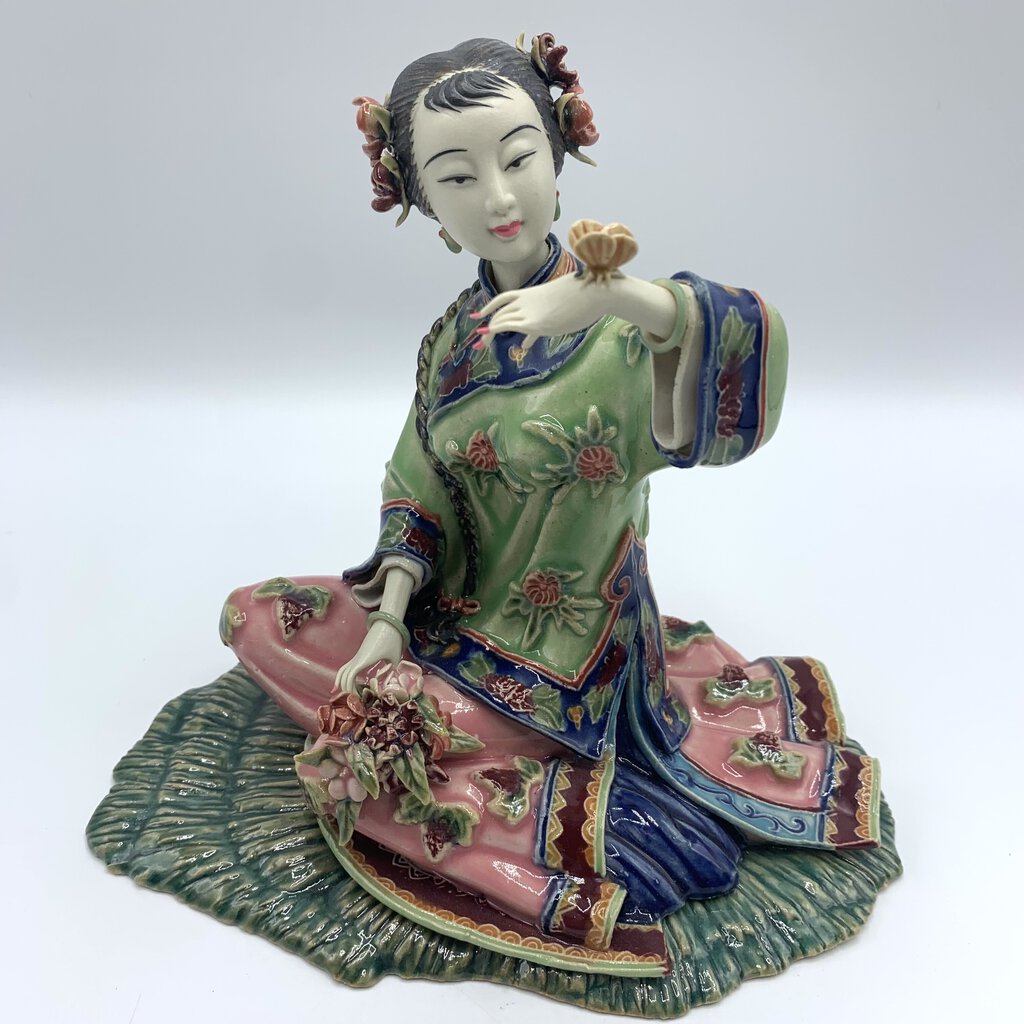 Vintage Shiwan Wucai Porcelain Qing Dynasty Lady with Butterfly Figurine /hgo