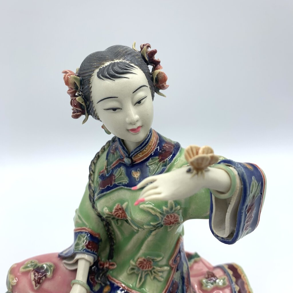 Vintage Shiwan Wucai Porcelain Qing Dynasty Lady with Butterfly Figurine /hgo