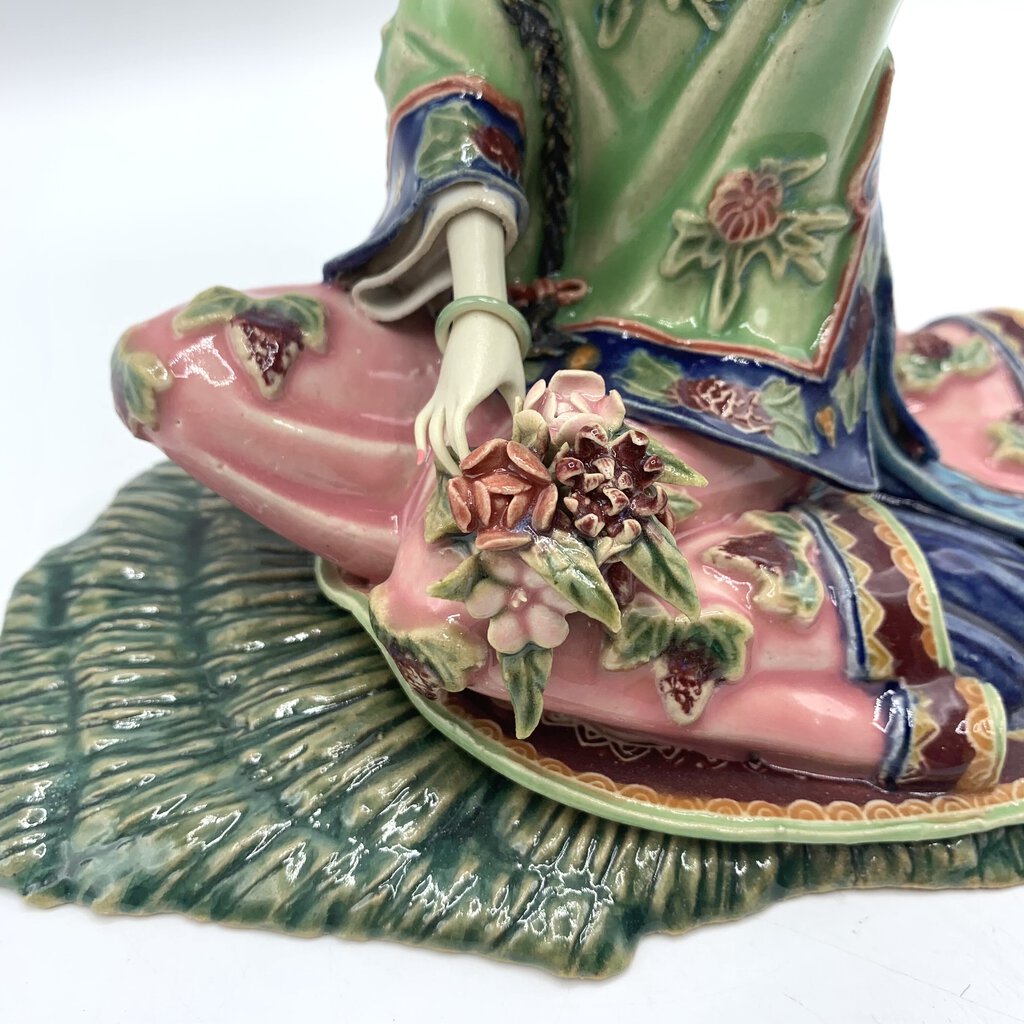 Vintage Shiwan Wucai Porcelain Qing Dynasty Lady with Butterfly Figurine /hgo