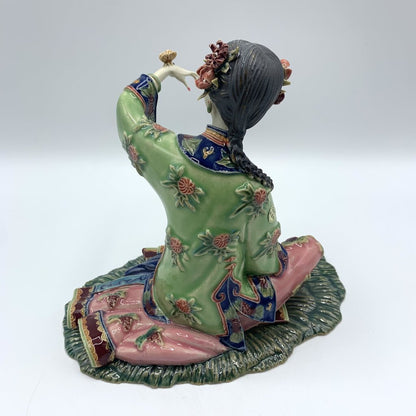 Vintage Shiwan Wucai Porcelain Qing Dynasty Lady with Butterfly Figurine /hgo