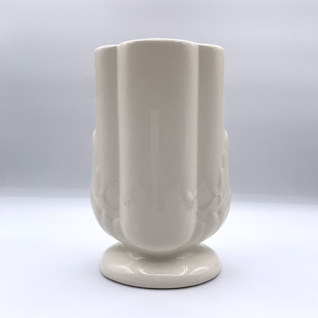 Vintage Ivory USA Pottery Vase with Acanthus Leaf Details /hgo