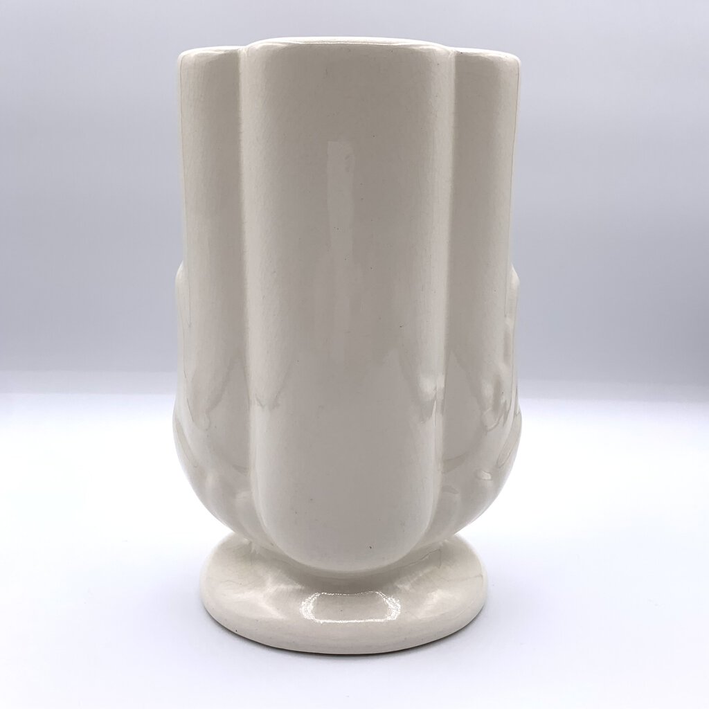 Vintage Ivory USA Pottery Vase with Acanthus Leaf Details /hgo