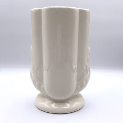 Vintage Ivory USA Pottery Vase with Acanthus Leaf Details /hgo