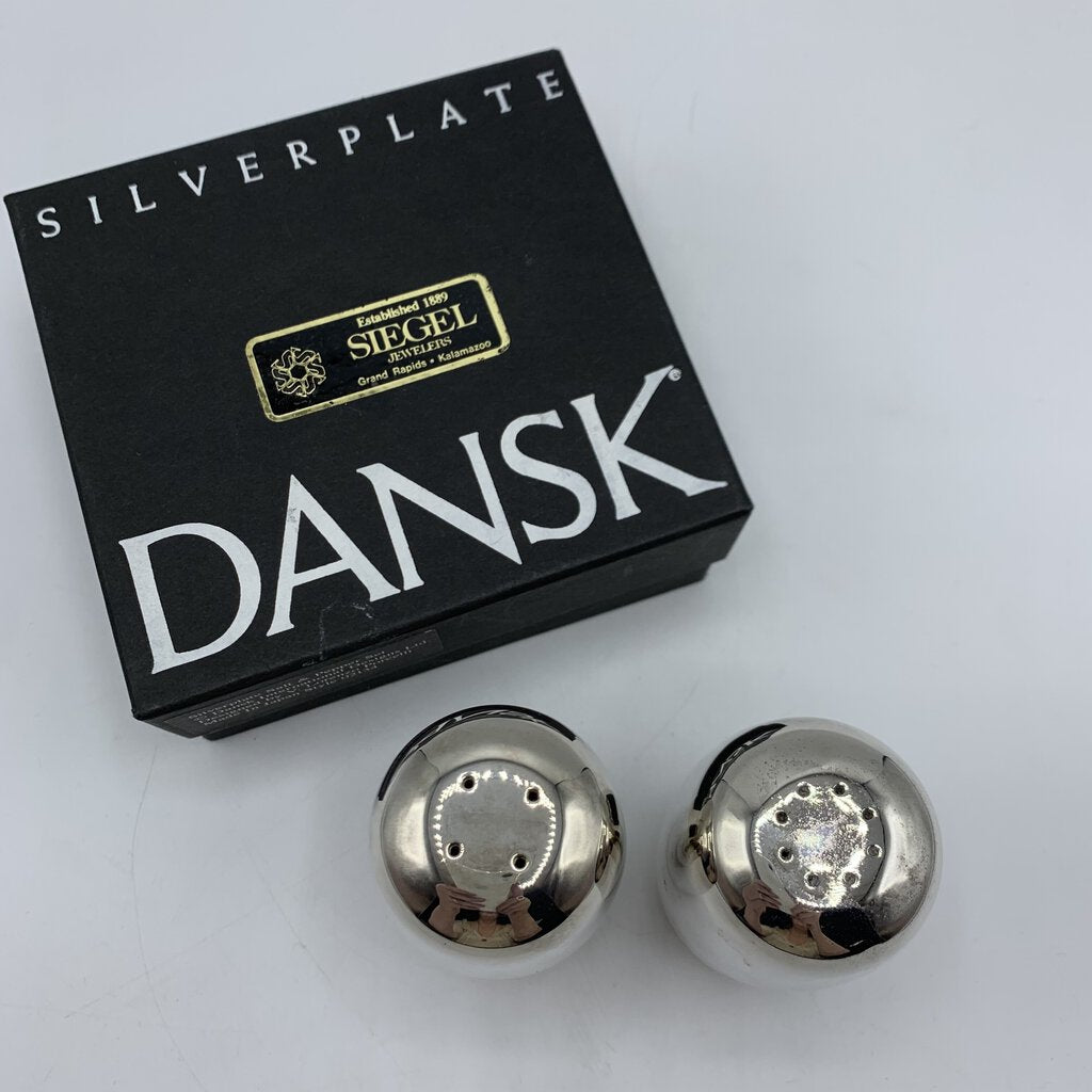 DANSK Silverplated and Weighted Salt & Pepper Shakers /hgo