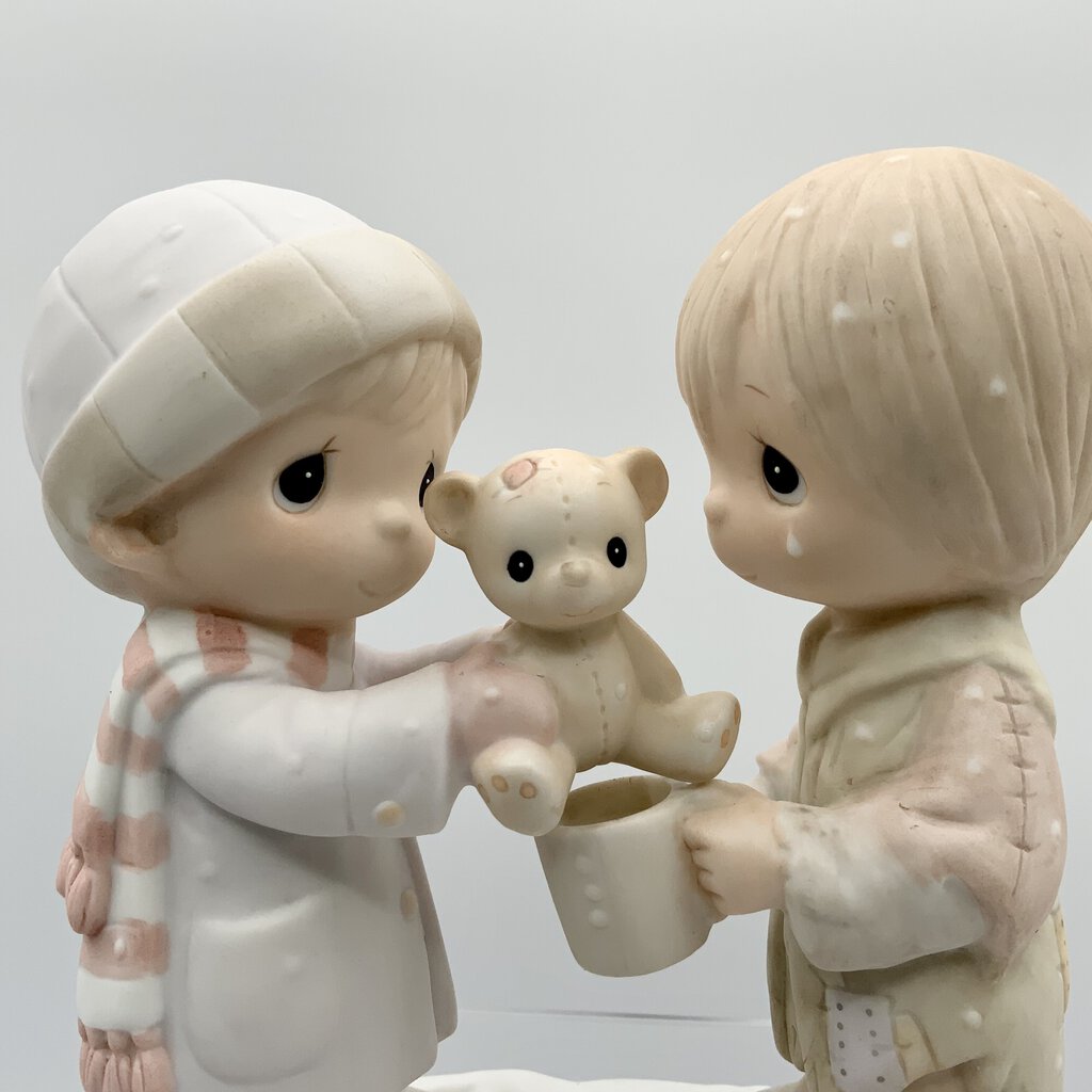 Jonathon & David Precious Moment “Christmastime is for Sharing” figurine /AH