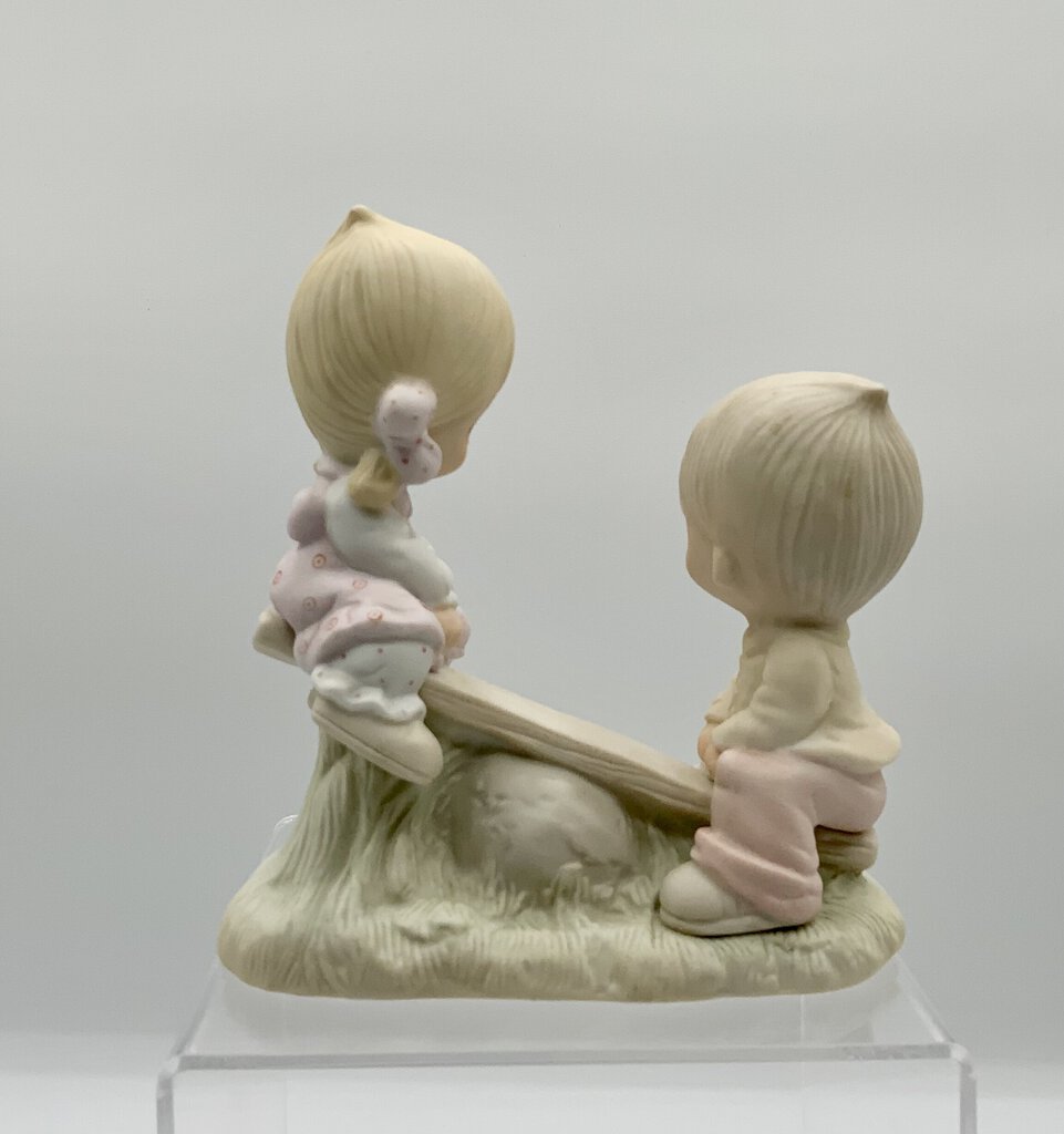 Jonathon & David Precious Moments “Love Lifted Me” figurine /AH