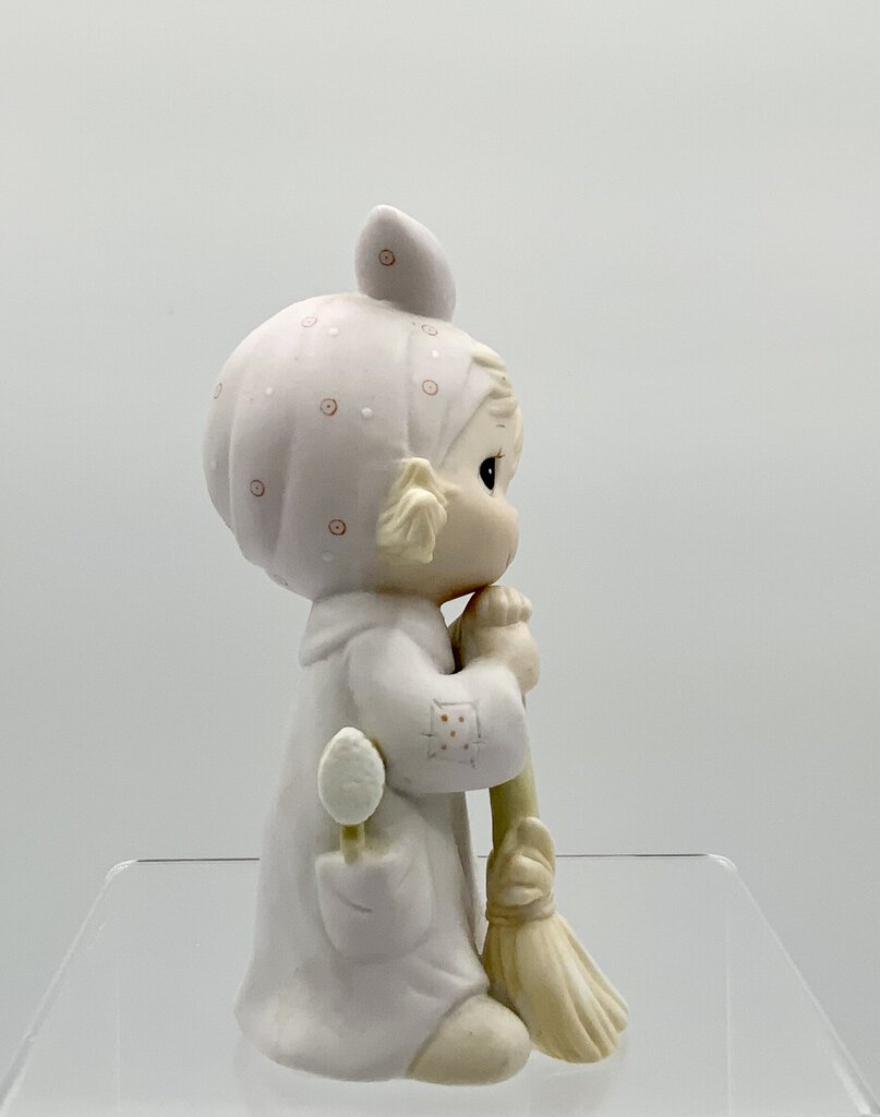 Jonathon & David Precious Moments “Isn’t He Precious” figurine/AH