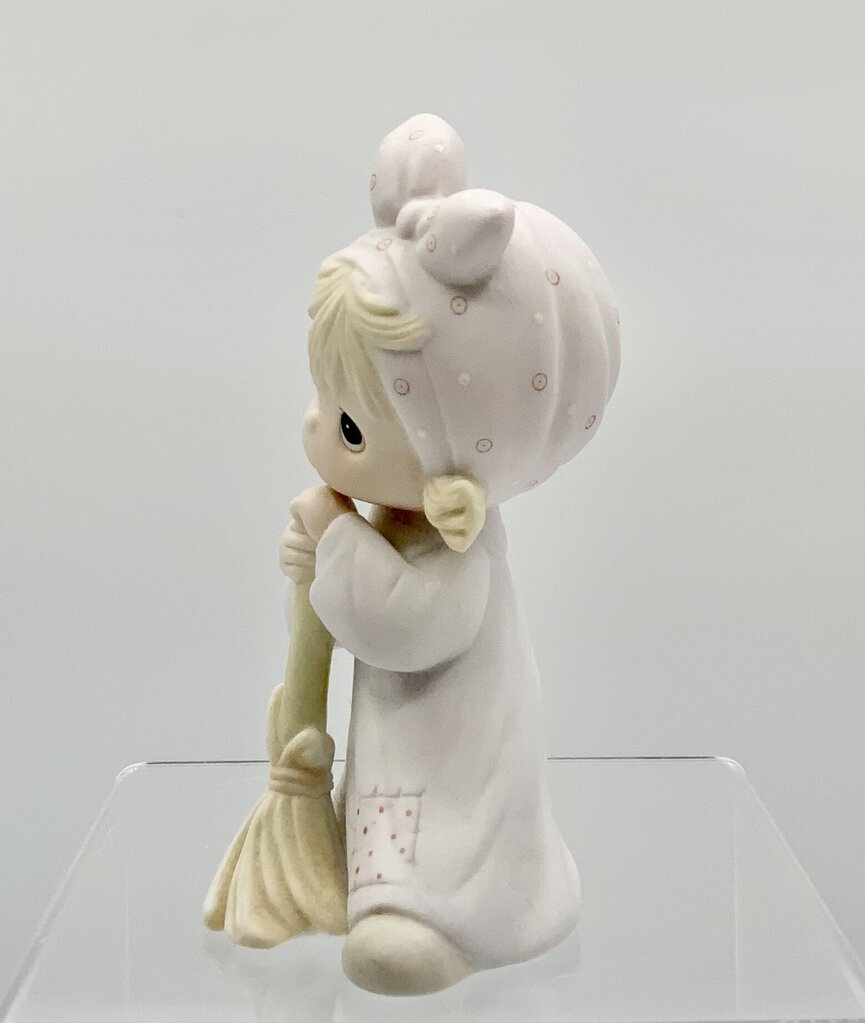 Jonathon & David Precious Moments “Isn’t He Precious” figurine/AH