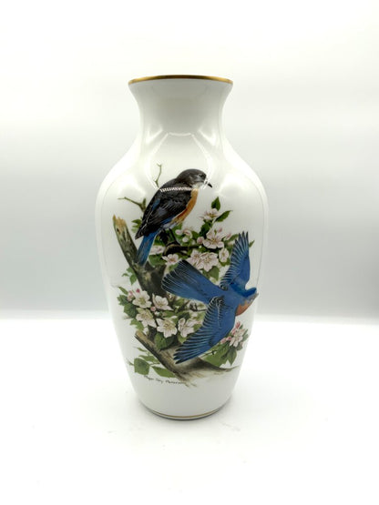 Danbury Mint Bluebirds Vase by Roger Tory Peterson /ah