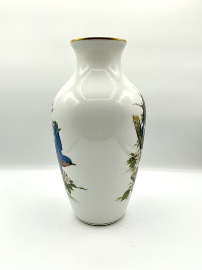 Danbury Mint Bluebirds Vase by Roger Tory Peterson /ah