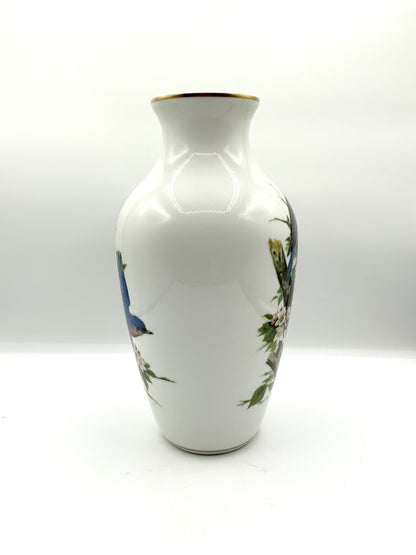 Danbury Mint Bluebirds Vase by Roger Tory Peterson /ah