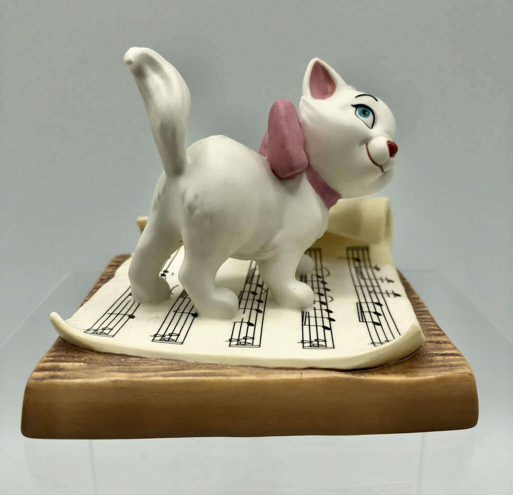 Disney WDCC Aristocats Marie “Hitting All The Right Notes” Figurine /b