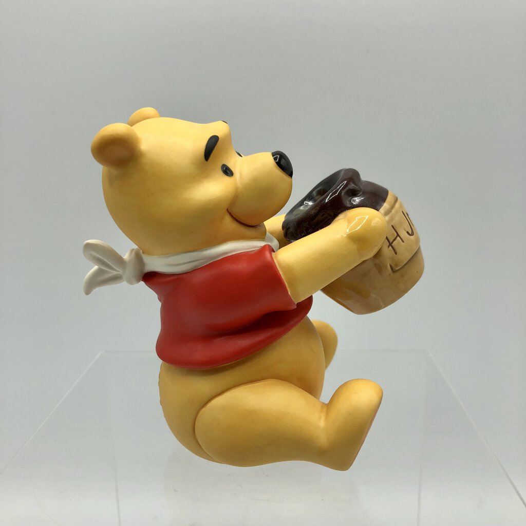 Disney WDCC Winnie the Pooh and the Honey Tree Membership Figurine /b