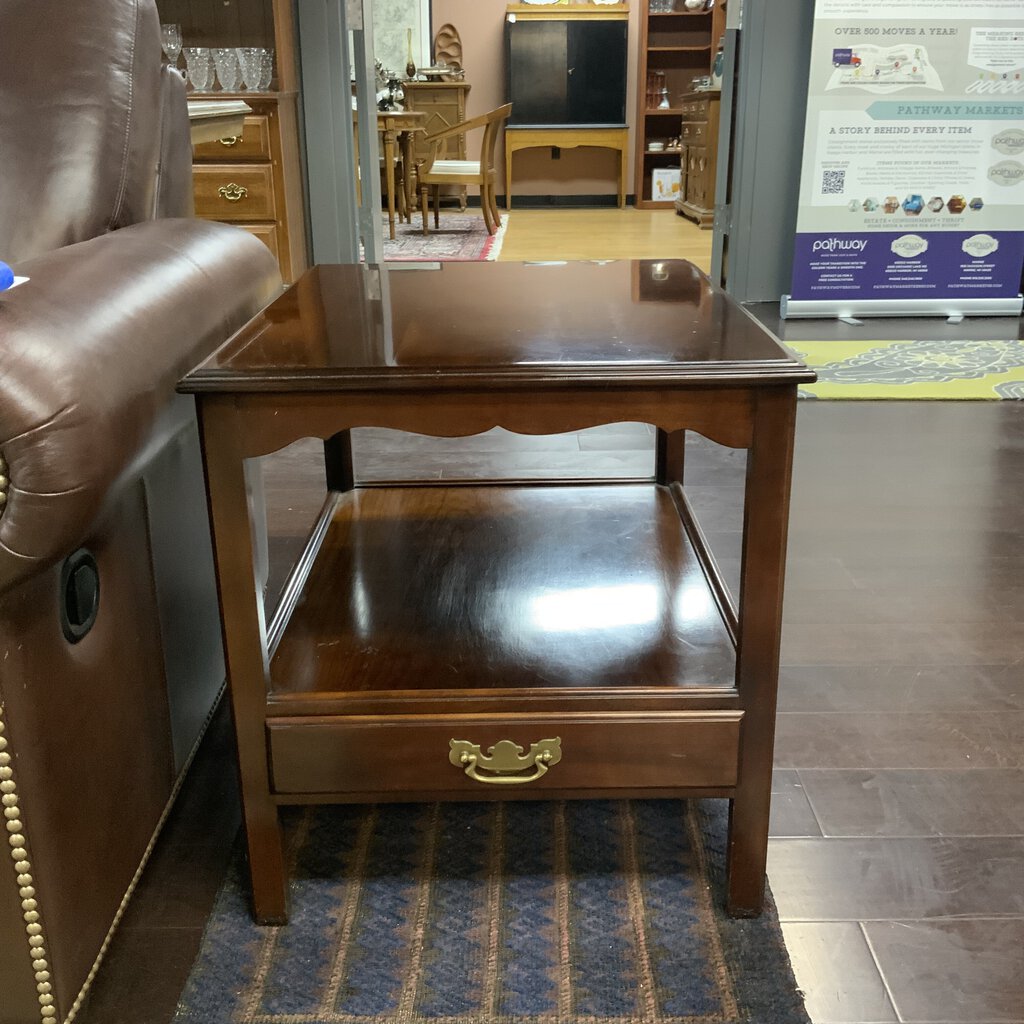 Station America Antique End Table